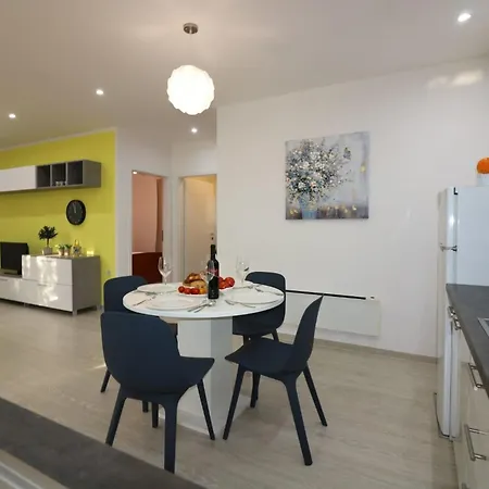 Melisa 7 * Πόρετς